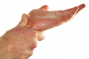 skausmas rankų sąnarių kriaukle sąnarių skausmas kartą per mėnesį