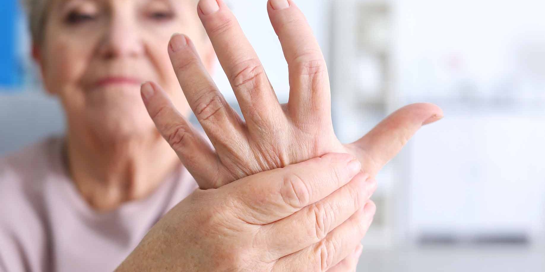 artritas arthrites šepečiai rankos