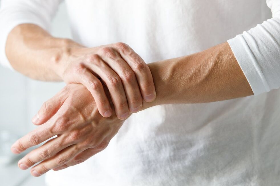 sąnarių ant rankų skauda kai ligos priežastį
