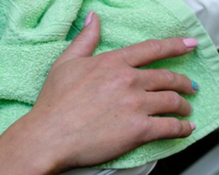 artritas pirštas ir kairės rankos suspaudimų su skausmus sąnariuose